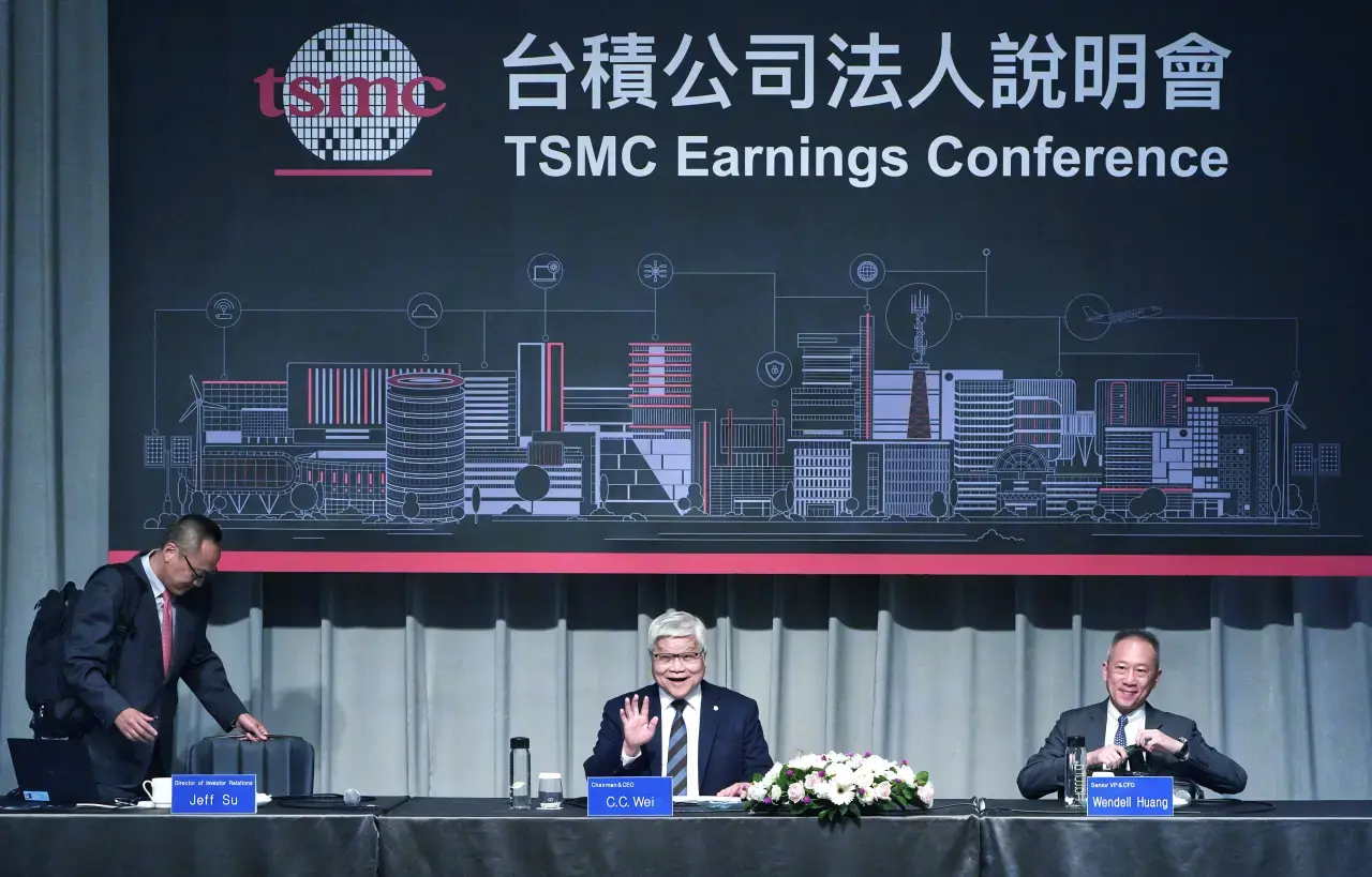 台積電周四ADR開盤反彈逾3%,但盤中卻翻黑,圖中為台積電董事長魏哲家。林林攝