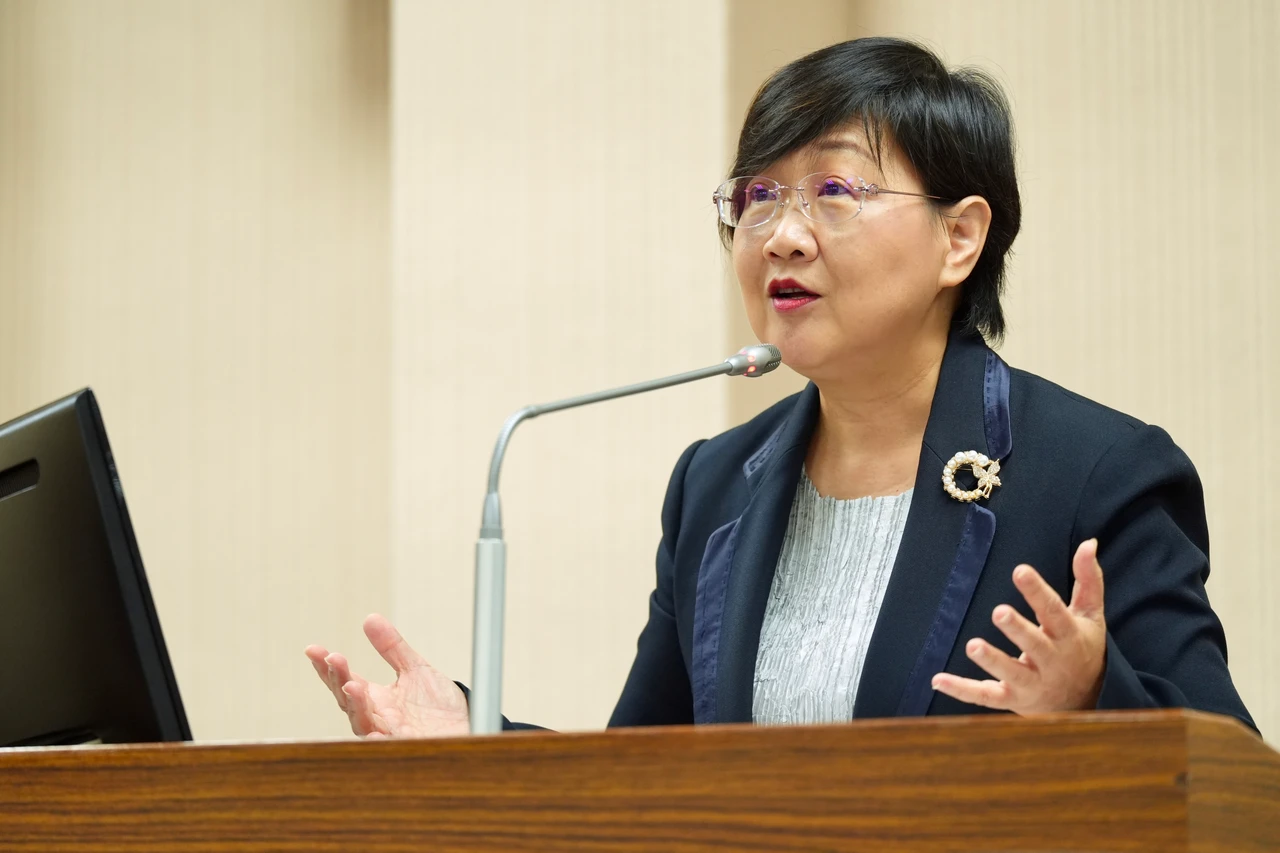 遭爆考察如觀光！徐佳青轟白委沒做功課　「不知怎當立委，我可以教他們」