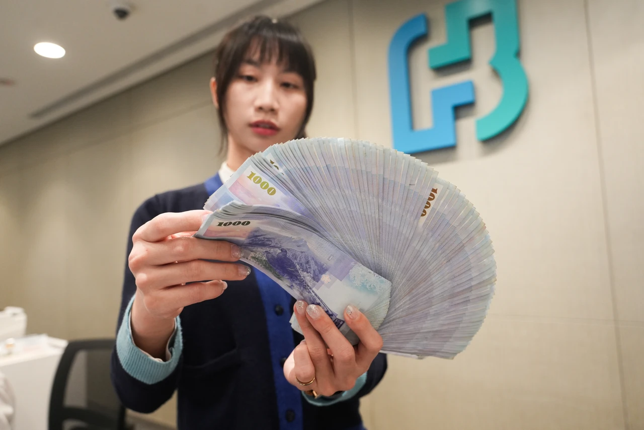 台幣匯率升值壓力還在,7月製造業景氣連續3個月亮藍燈。陳卓邦攝