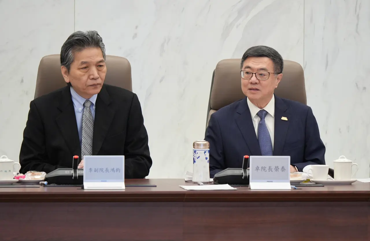 監察院副院長李鴻鈞(左)下令禁止全體監委以個人身分使用公務車,至本屆任期屆滿為止。資料照 葉志明攝