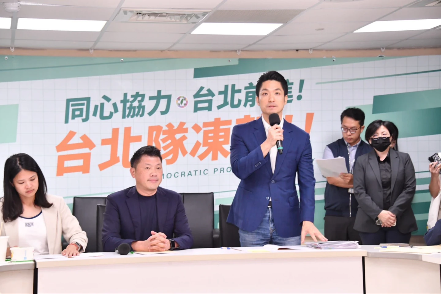 蔣萬安拜會綠黨團被洗臉！王閔生狂酸：擔起責任回歸市政、市長質詢爆氣回應