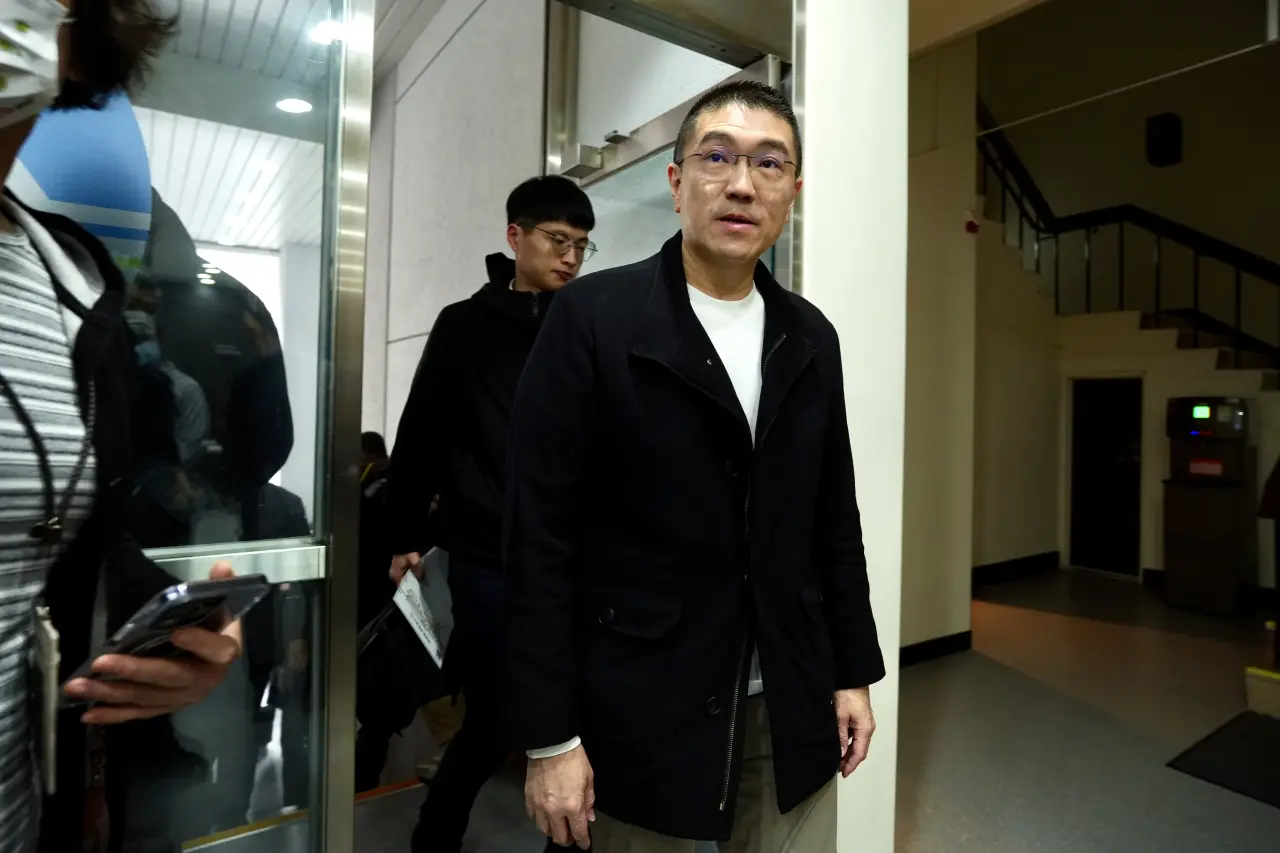 謝國樑染B流惡化入住北榮　陳威明：他沒好、我就不好