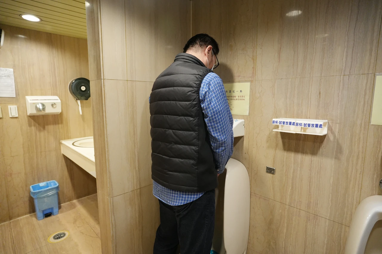 泌尿科醫師指出,「嵌頓性包莖」屬於泌尿科急症,若處理延誤恐因缺血過久而造成龜頭壞死。圖非當事人。陳卓邦攝