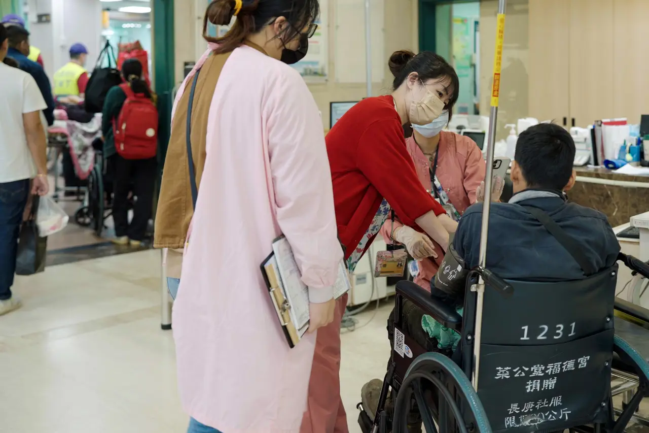 醫護人員短缺的問題仍在。葉志明攝