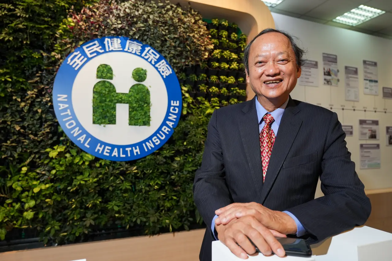 健保30｜破借錢賣兒看病、IC卡上路23年勝無數位化身份證　葉金川曝健保續命2解藥