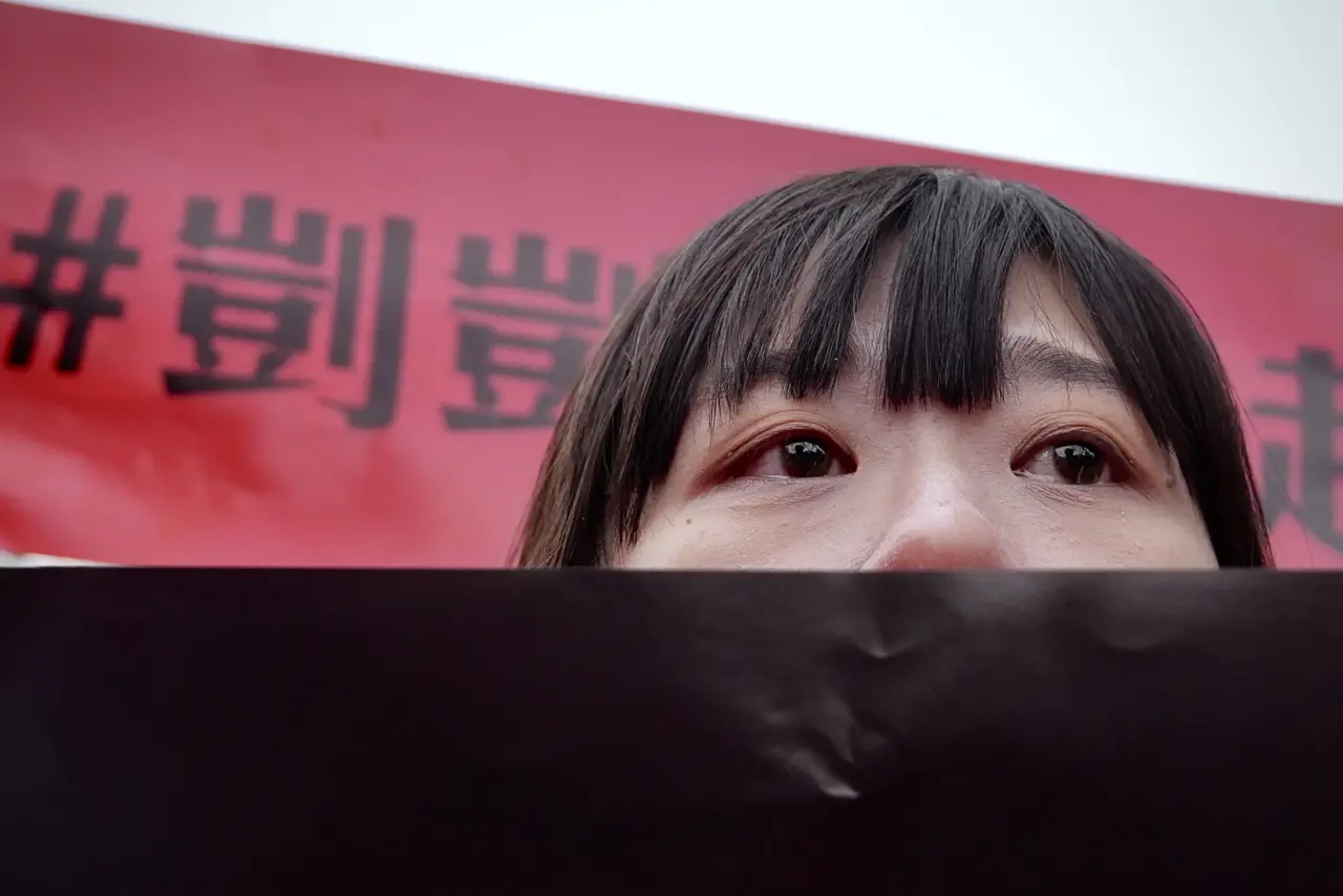 上百民眾自發性到北院外聲援,希望「剴剴案」能獲重視。林林攝