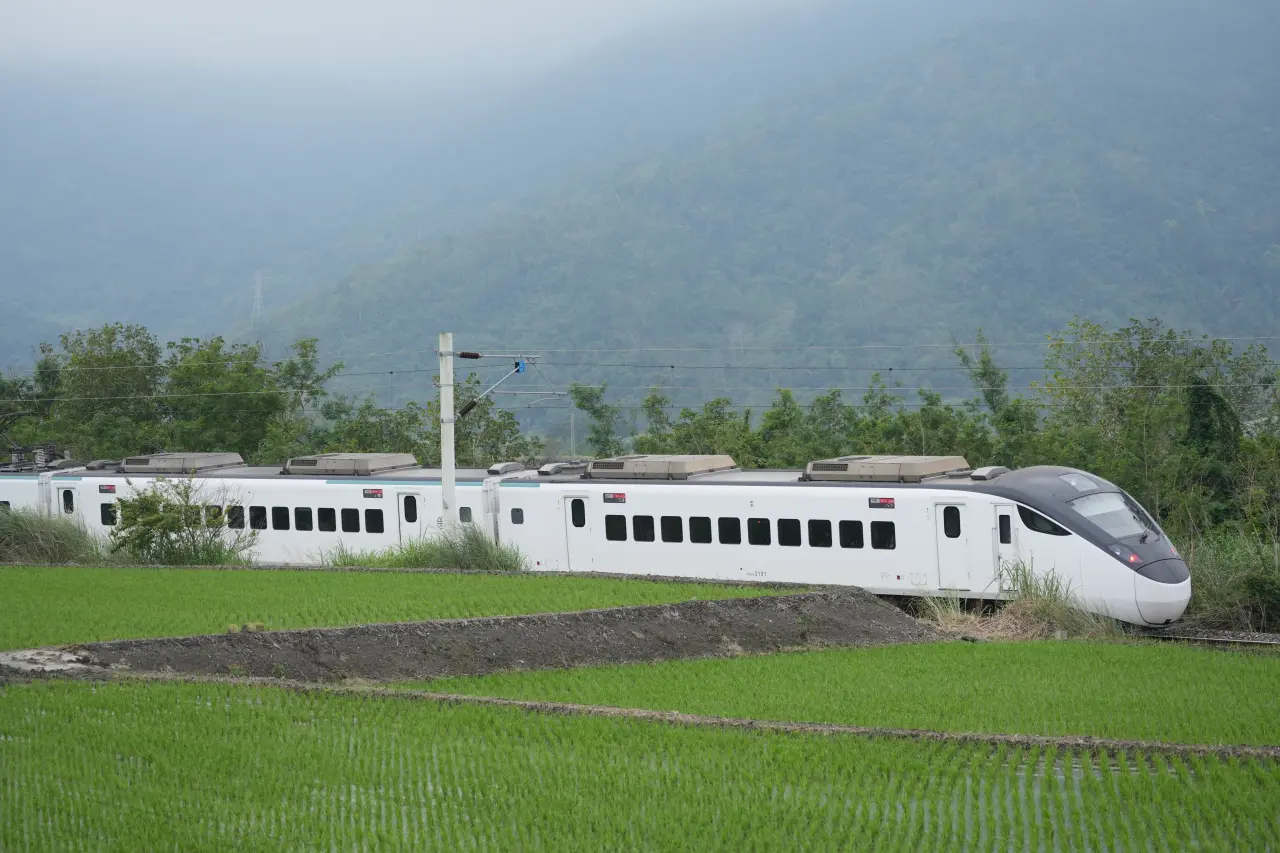 台鐵東線電力故障！估晚間8點半搶修完成　新自強號開放站票