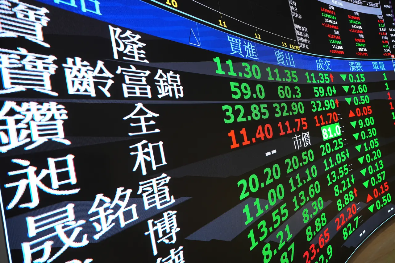 政院提修法放寬企業併購下,因股份交換衍生的證交稅繳納彈性,股市配圖。陳卓邦攝