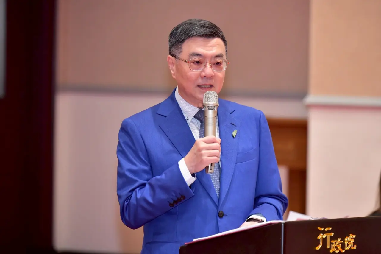 行政院長卓榮泰強調,政府會兼顧衡平性,將國人健康、市場習慣、國際標準納入考量,循序漸進地將衝擊降至最低。政院提供
