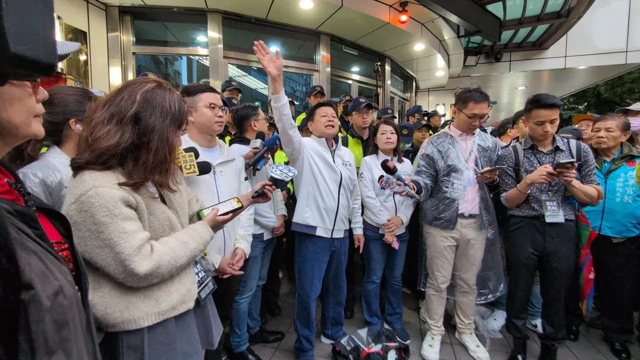 國民黨團總召傅崐萁情緒激動。林志青攝