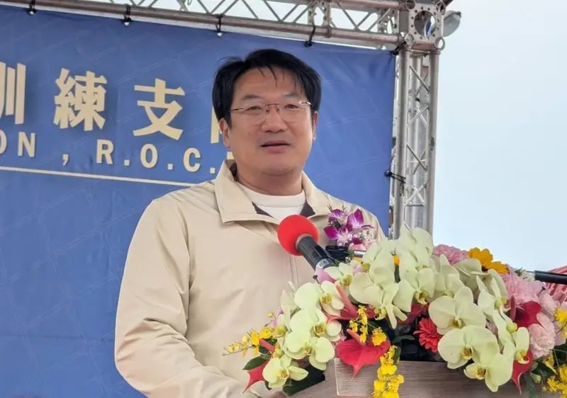 檢調偵辦罷免民進黨基隆市議員鄭文婷及張之豪案,提議人名冊涉死亡連署,懷疑基隆市政府民政處長張淵翔(圖)涉嫌查詢相關個人資料,介入罷免連署,違反行政中立,29日向法院聲押張淵翔等共3人。圖為2025年3月17日海軍敦睦遠航訓練支隊3艘軍艦開放登艦參觀時所拍攝。中央社