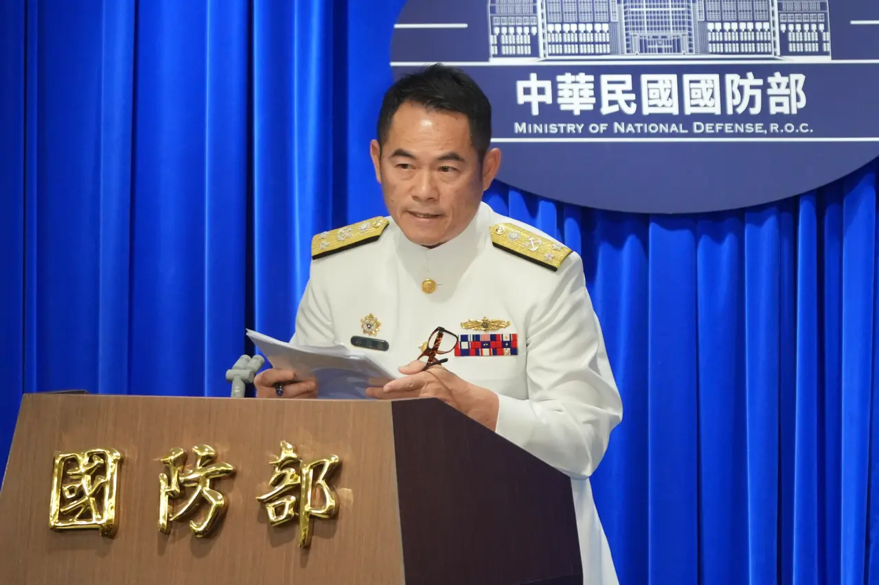 國防部海軍司令部晚間澄清網傳「美濃禁空拍保護土石盜採」,圖為海軍司令部參謀長邱俊榮中將。林林攝