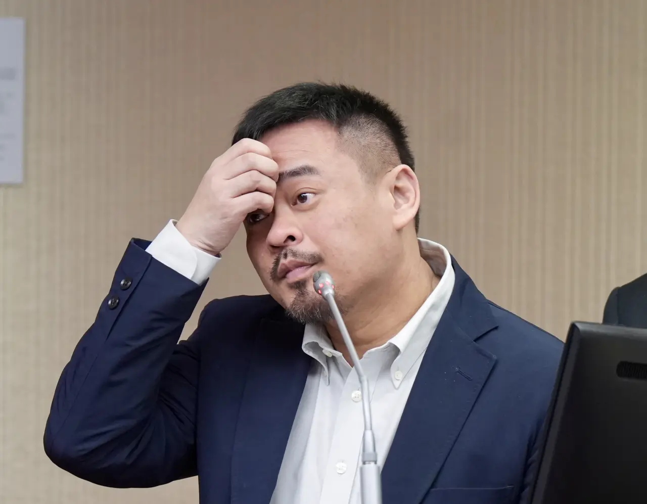 立法院社福及衛環委員會今天邀請洪申翰,進行專題報告,並備質詢。梁建裕攝