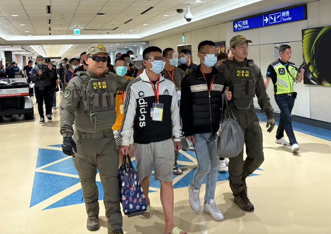 55國人今天上午從泰國搭機返台。翻攝畫面