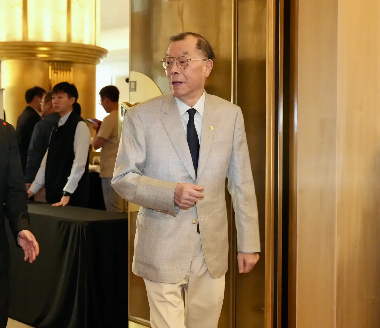 黃崇仁最後一次露面是這場合　留給股東最後承諾「明年一定配息」