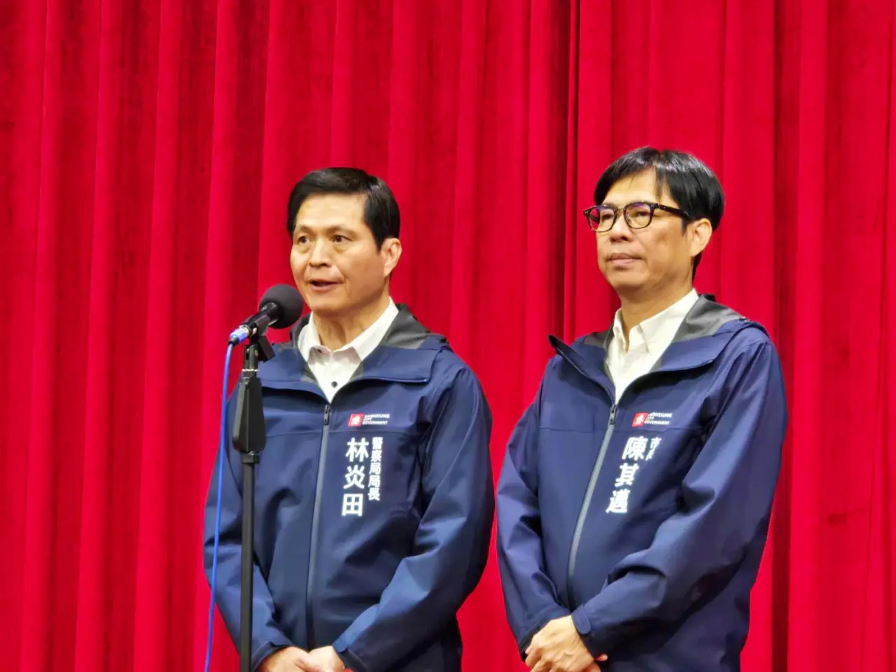 高雄市長陳其邁、警局長林炎田親上火線說明。市府提供