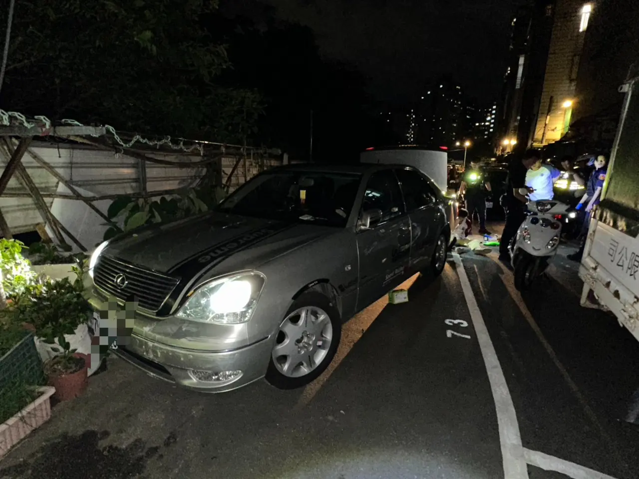 警方在土城區學成路巷弄逮捕黃等3人。翻攝畫面