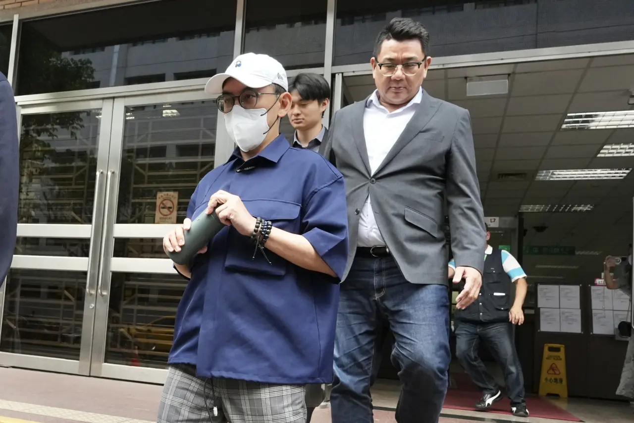 黃子佼今天到高院出庭。林林攝