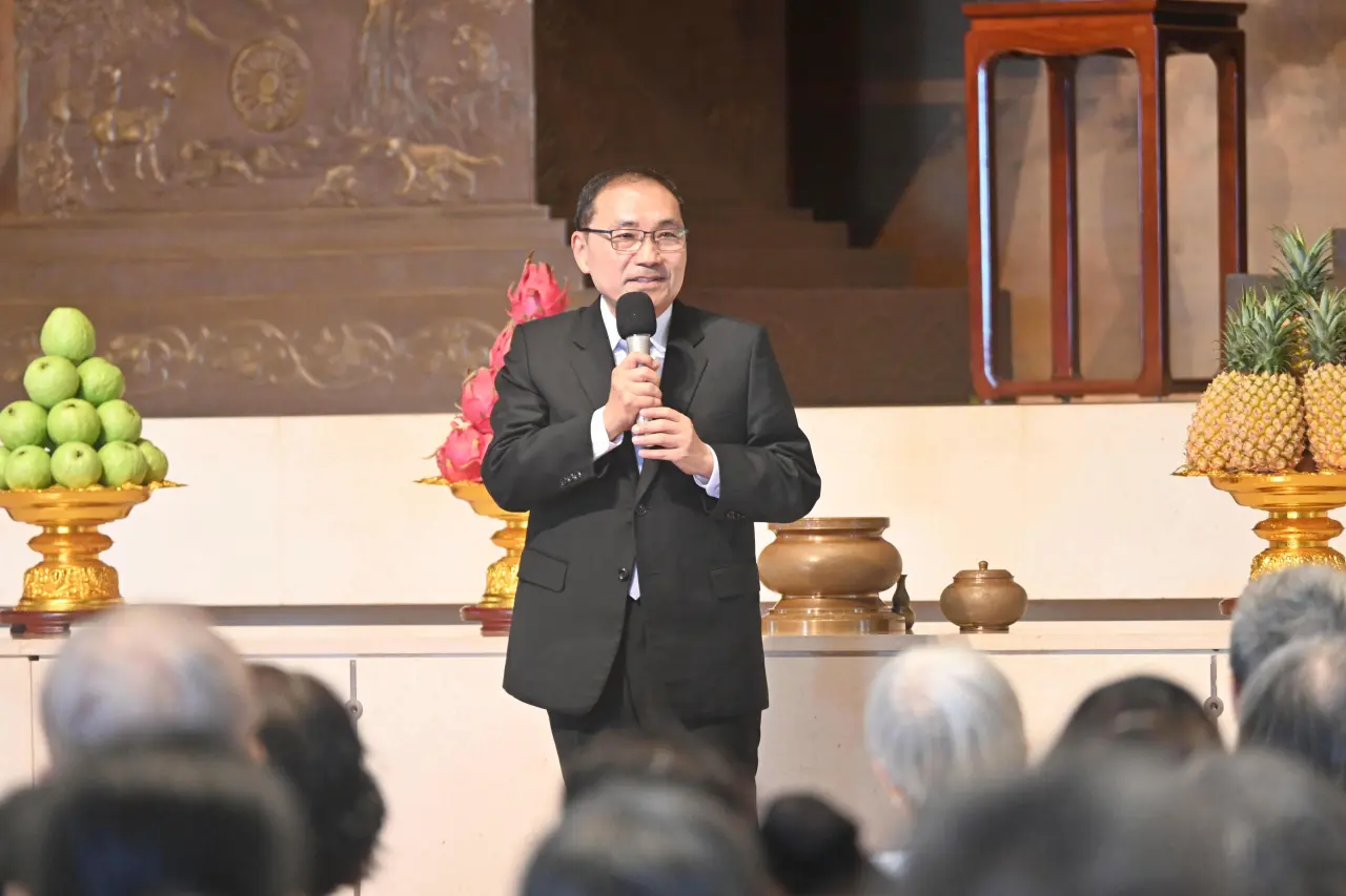 侯友宜沒正面評論昨天民視轉播字幕出包。新北市民政局提供