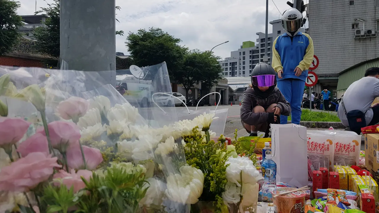 三峽車禍造成3死12傷,新北市社會局出動17名社工啟動關懷(圖/事故現場)。曾伯愷攝