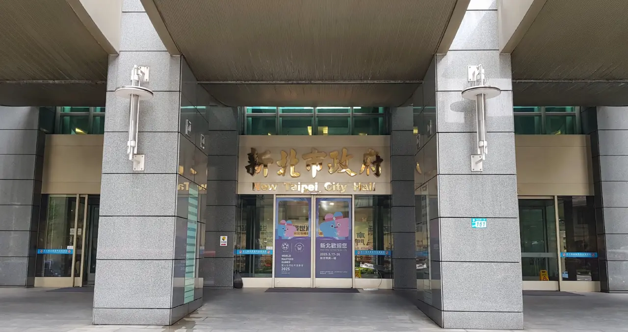 新北市政府針對網路留言聲明駁斥。圖為新北市府外觀。曾伯愷攝
