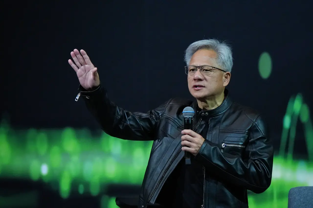 黃仁勳：美國建資料中心要3年　中國周末就蓋好醫院