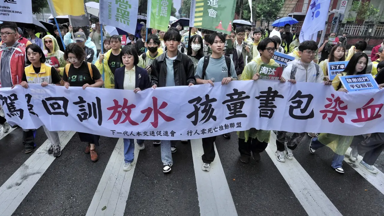 民團今舉行「保護下一代:交通工程改革,駕照全面回訓」遊行。林林攝