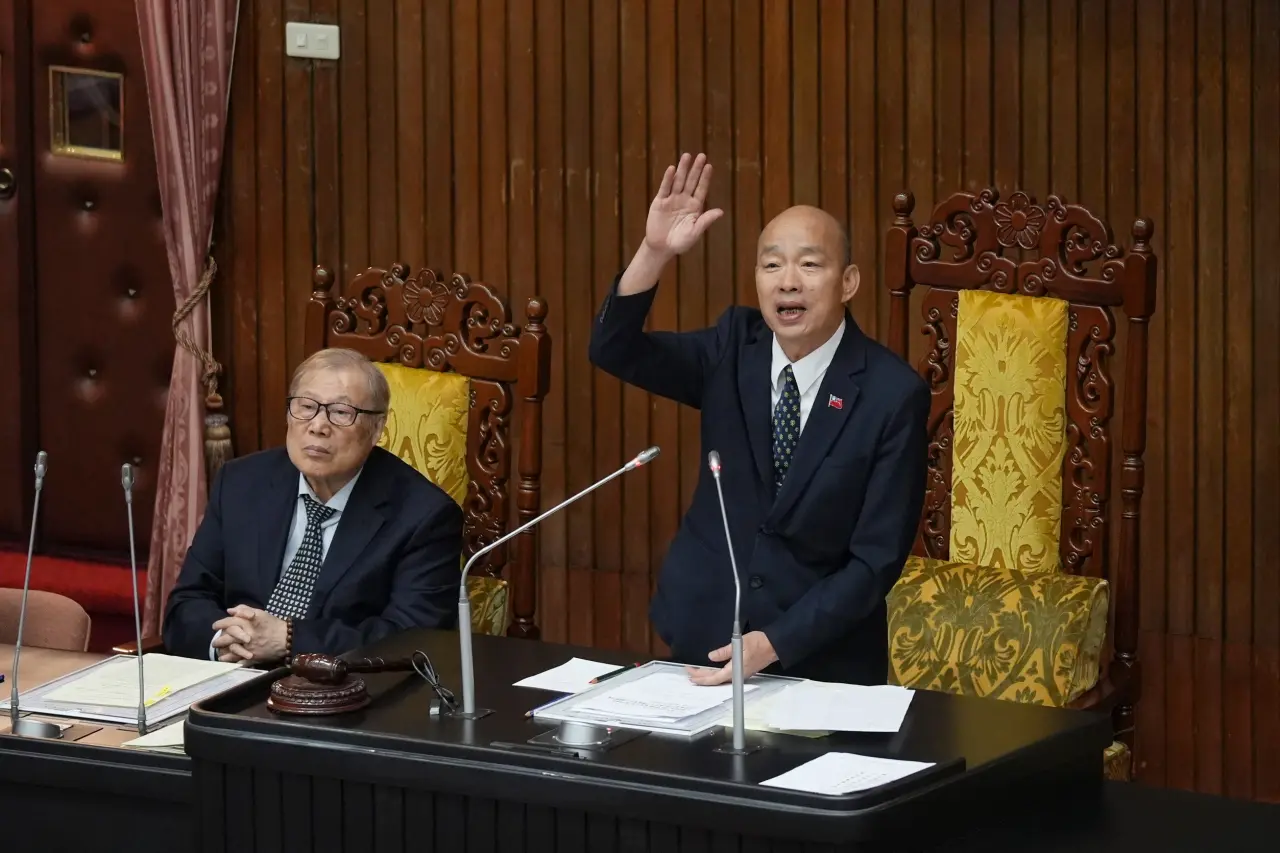 立法院今三讀通過保險法修正草案。李柏毅攝