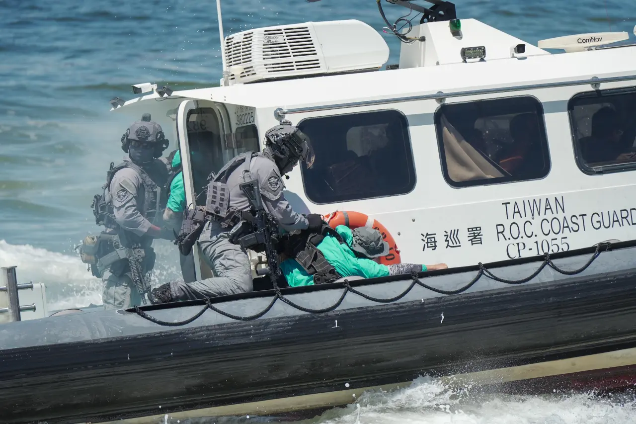 高雄港今天舉辦海安12號演習。海巡署提供