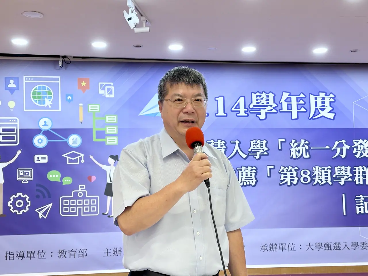 李宏森表示,台大申請入學缺額最多的科系為政治系。王良博攝