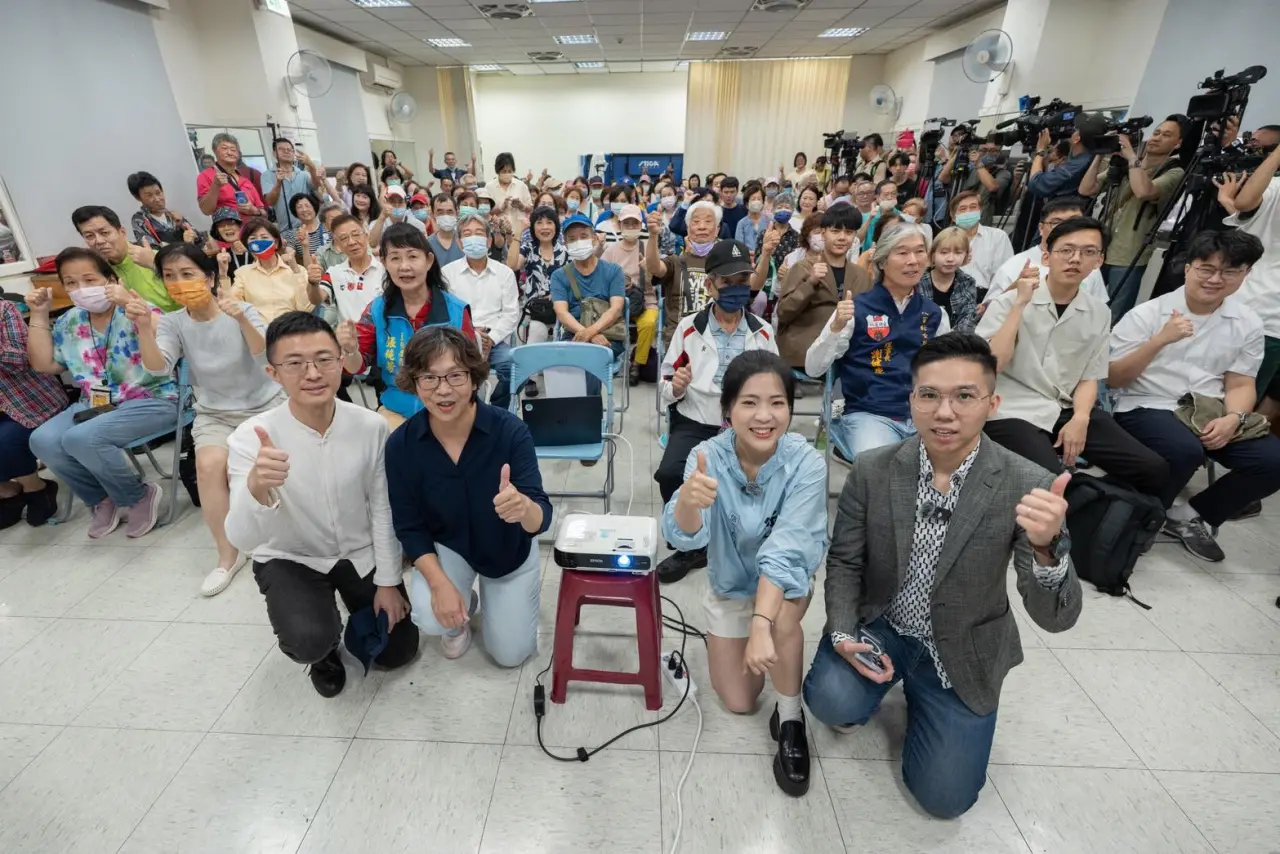 徐巧芯當天在松山區舉辦「松信進行式」政策說明會
。翻攝徐巧芯臉書
