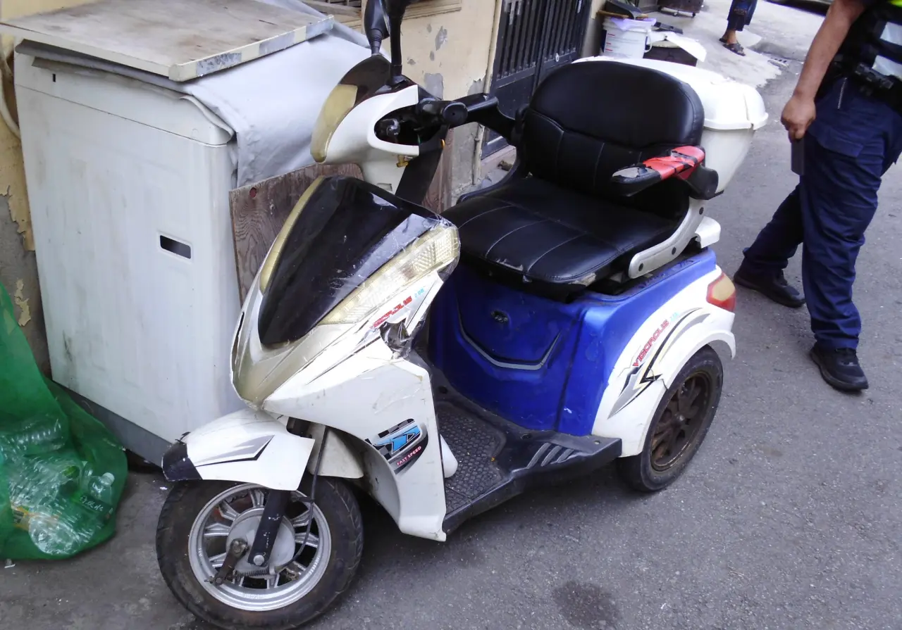林男自認醫療電動車並非酒駕規範車種,冒險上路反吃上官司。民眾提供