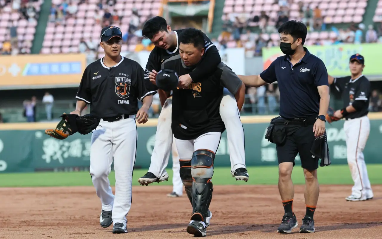 統一獅內野手林靖凱在比賽中傷退。統一獅提供