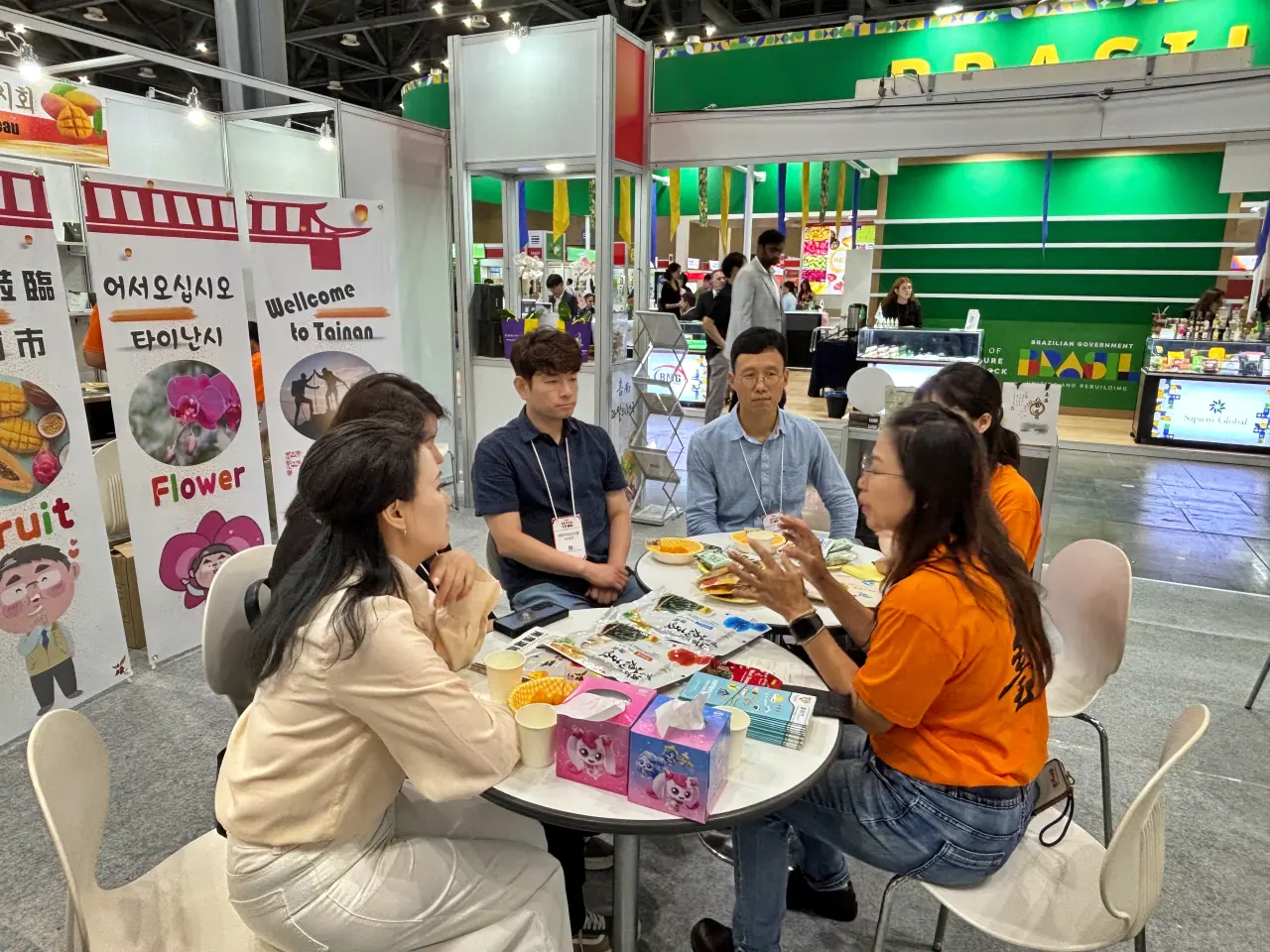 貿易商洽談合作。農業局提供