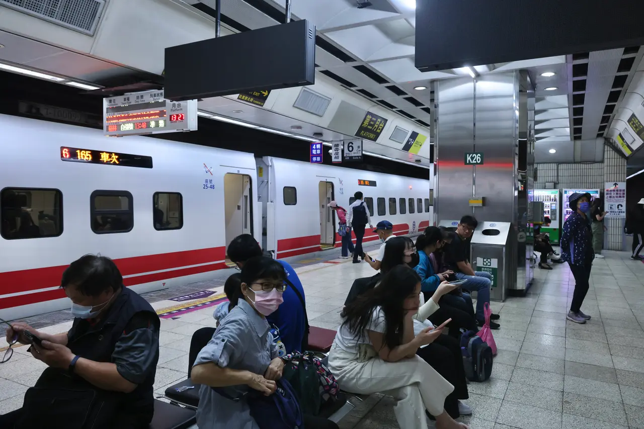 台鐵普悠瑪集電弓受損！壽豐=鳳林單線雙向　列車慢行延誤10至15分鐘