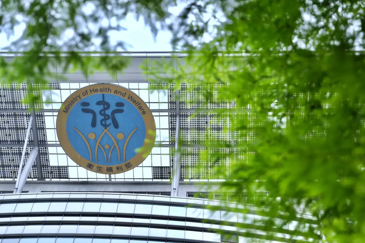 衛福部長邱泰源等人,代表全體防疫同仁對高國晉的逝世,表達無限哀慟與不捨。資料照片,林林攝