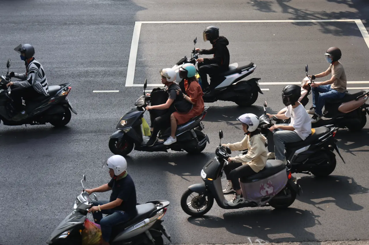 機車車牌角度首度明訂角度規範！明年7月上路　違規改裝最高罰3.6萬元