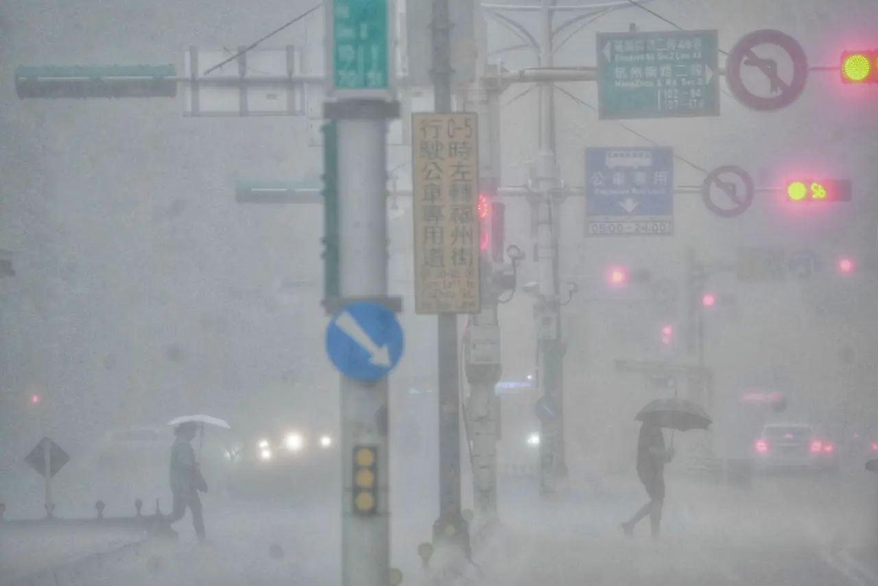 六龜區近日累積雨量相當驚人。圖為下雨示意圖,非六龜當地,資料照片,林林攝