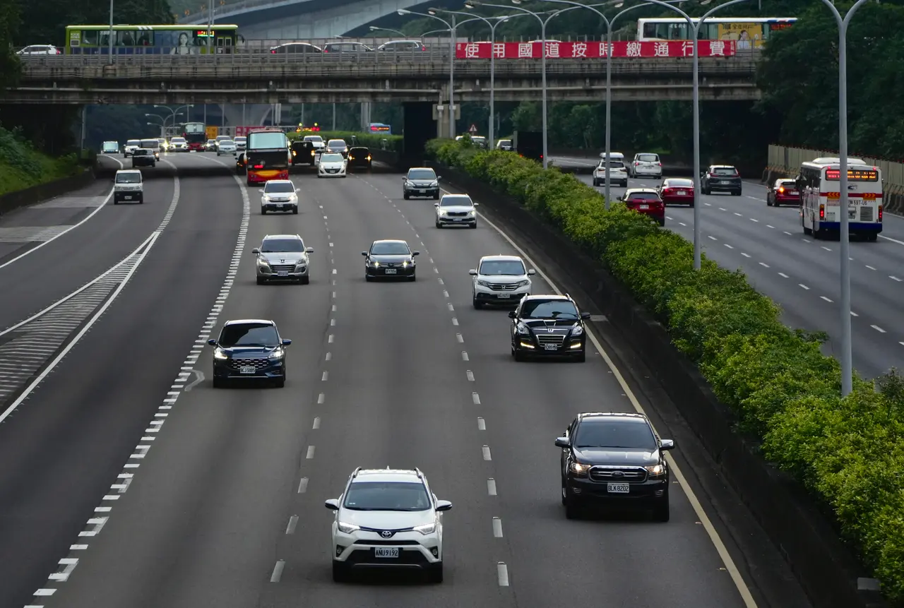 截至上午11時,國道全線交通量為38.7百萬車公里。林林攝
