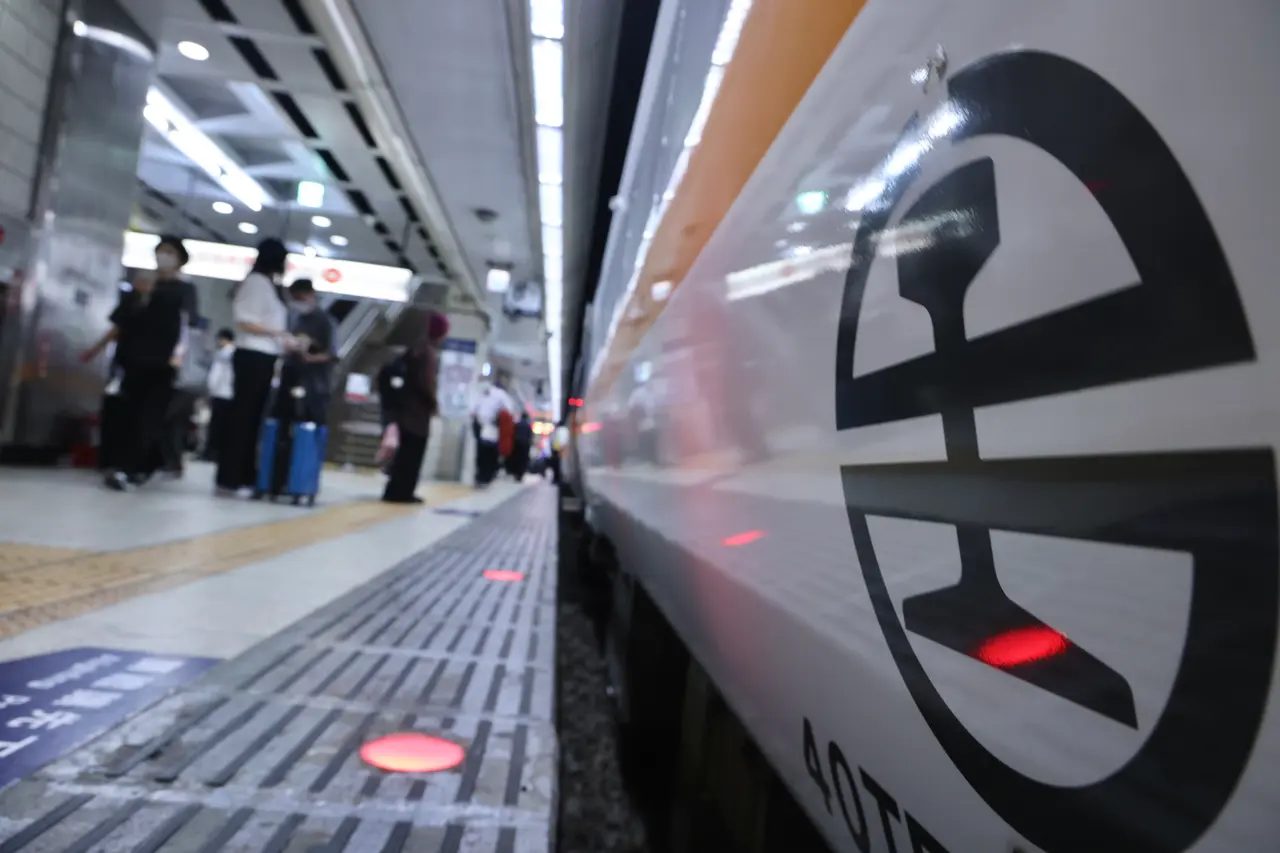 斗六車站掛競選廣告　台鐵：明年起禁止選舉、政治人物形象廣告