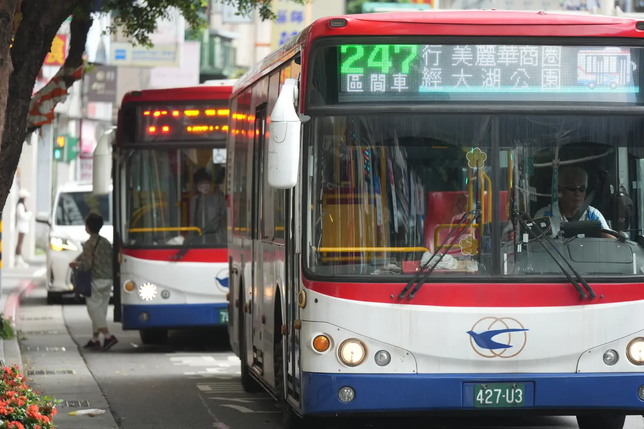 北市整體駕駛嚴重高齡化。示意圖,梁建裕攝