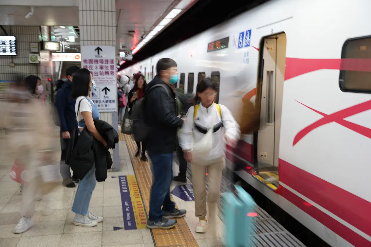 台鐵4大新制！3/3起個人訂票放寬至9張　開放線上換票、買自由座