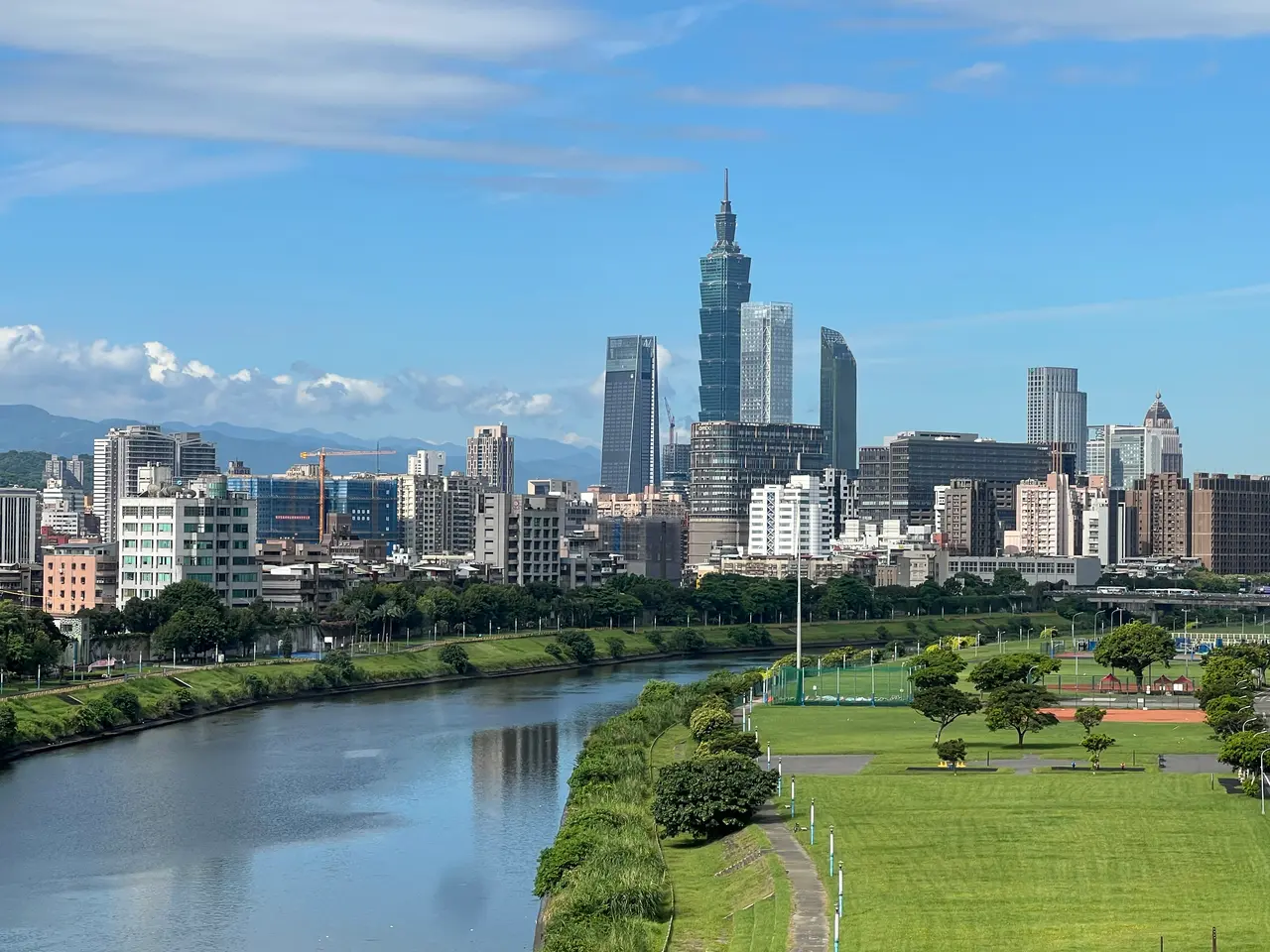 台綜院上修今年經濟成長至7.25%　明年面臨3大風險須審慎