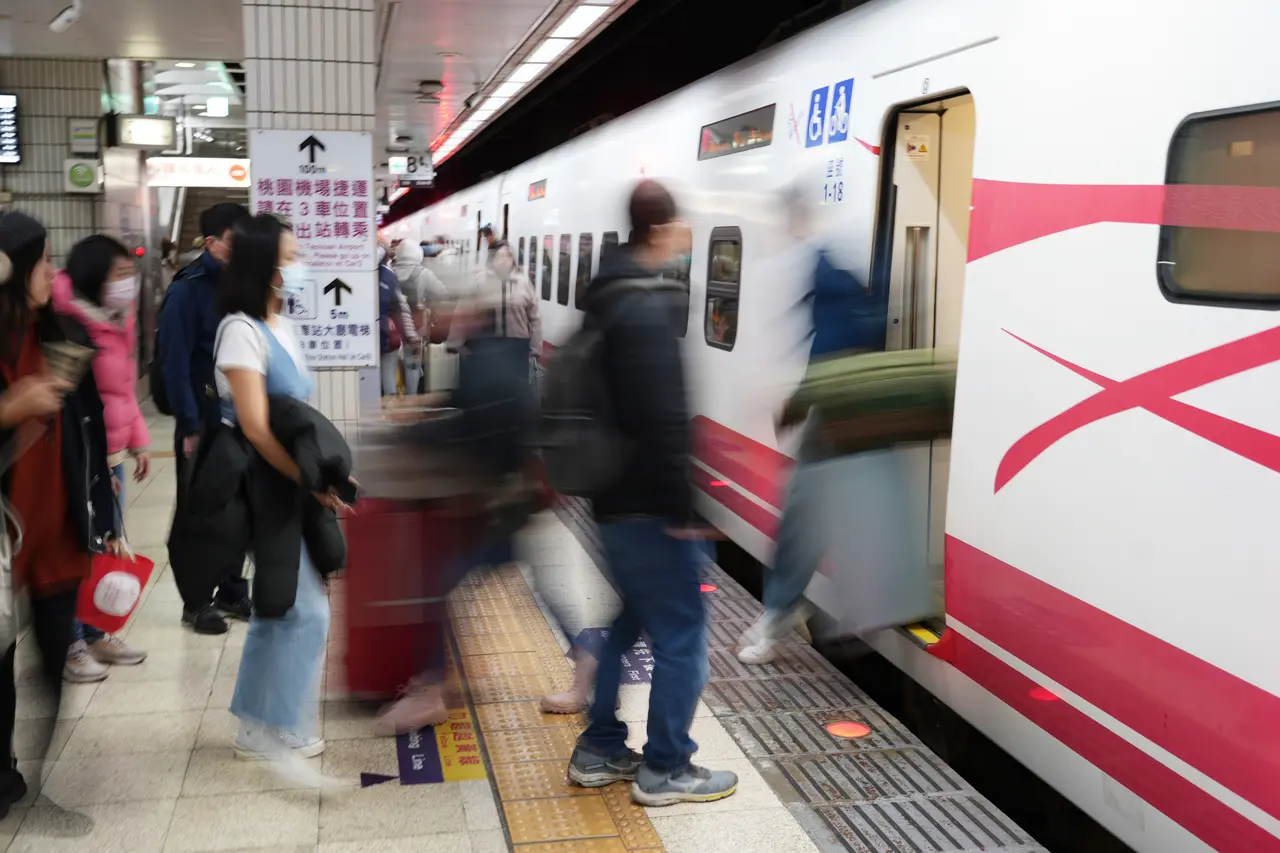 台鐵中秋連假加開107班列車,9/3凌晨0時起開搶。陳卓邦攝