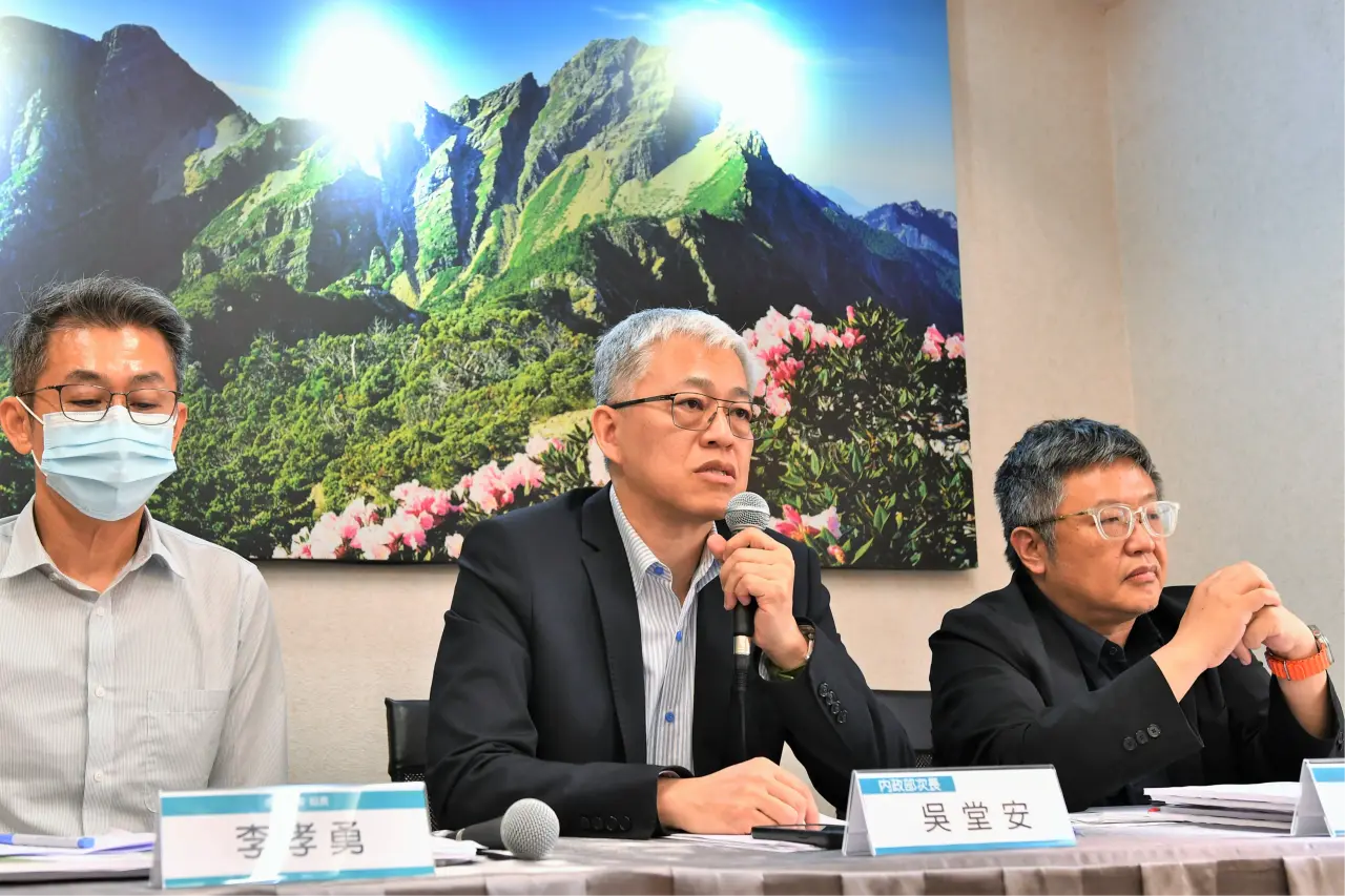 內政部次長吳堂安說,有跟行政院報告山域救援使用者付費、登山保險納入產業保險,目前都在研議。內政部提供