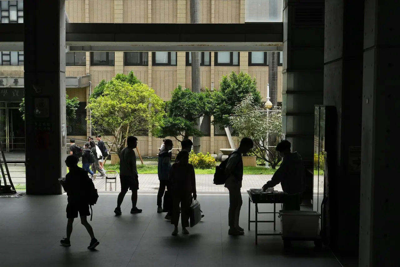 教育部證實,發函給大學,提醒勿參加有單向招待的赴陸交流活動。圖非當事大學。林林攝