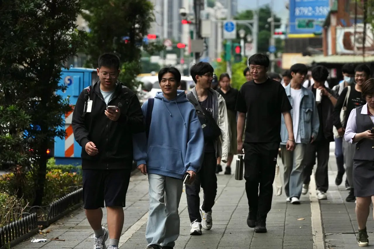 勞動部9月起推動「支援青年就業計畫」,強化對於初次尋職青年的協助。圖非當事人。林林攝