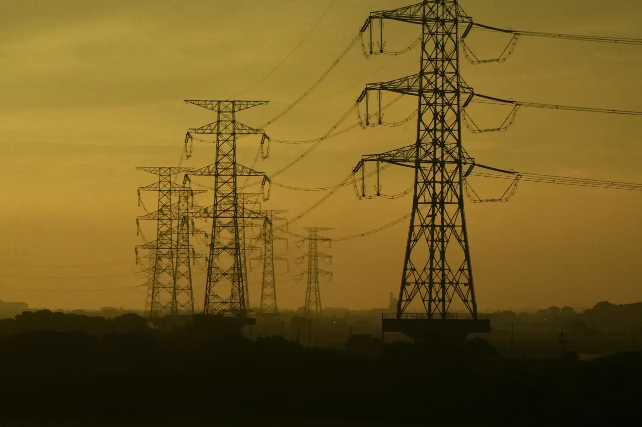 AI吃電怪獸電估年增2.5%！過去10年2倍多　台電擬增26GW燃氣機組