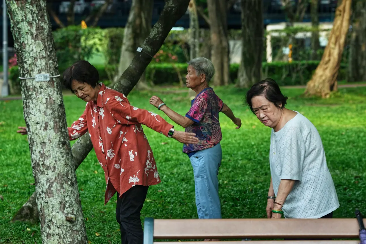 滿80歲老人自8月起,免巴氏量表可聘移工。圖非當事人。林林攝