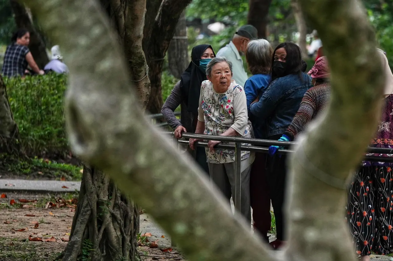 滿80歲可巴氏量表可聘移工制度上路,但疑有移工仲介借人頭現象。圖非當事人。林林攝
